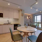 Bezowy Sun Seasons 24 W Szklarskiej Porebie Z Wanna By Renters * Szklarska Poreba