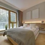Bezowy Sun Seasons 24 W Szklarskiej Porebie Z Wanna By Renters * Szklarska Poreba