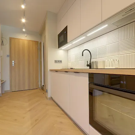 Bezowy Sun Seasons 24 W Szklarskiej Porebie Z Wanna By Renters Schreiberhau