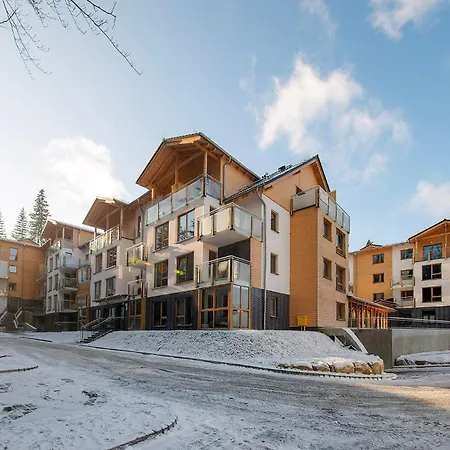 Bezowy Sun Seasons 24 W Szklarskiej Porebie Z Wanna By Renters Schreiberhau