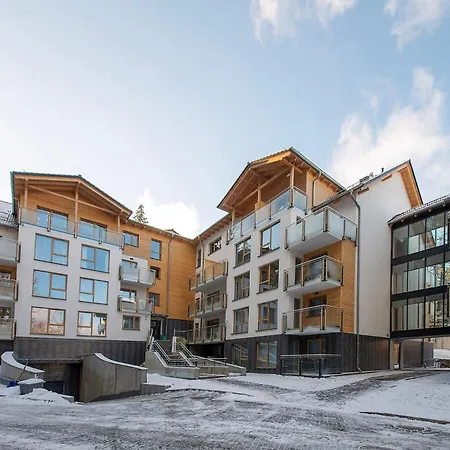 Bezowy Sun Seasons 24 W Szklarskiej Porebie Z Wanna By Renters Apartment