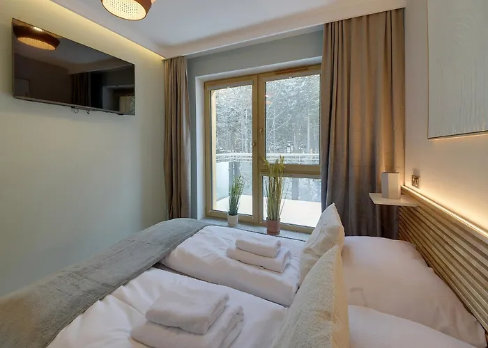 Bezowy Sun Seasons 24 W Szklarskiej Porebie Z Wanna By Renters Schreiberhau