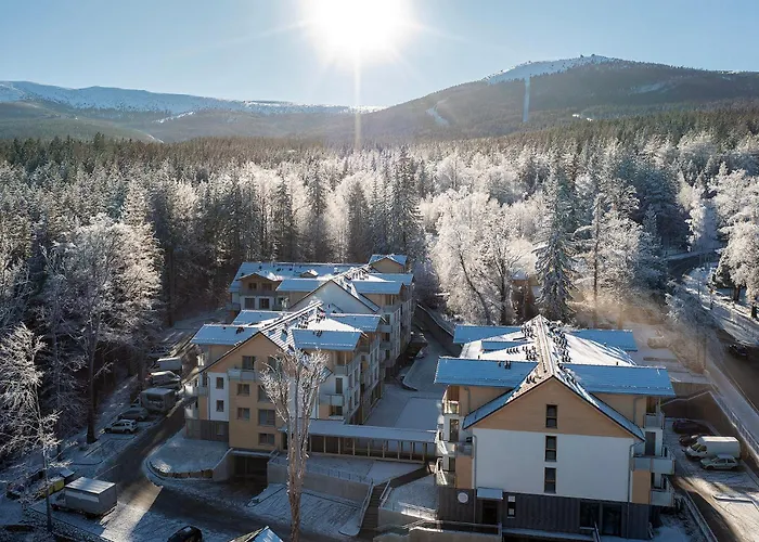 Bezowy Sun Seasons 24 W Szklarskiej Porebie Z Wanna By Renters Apartment Schreiberhau